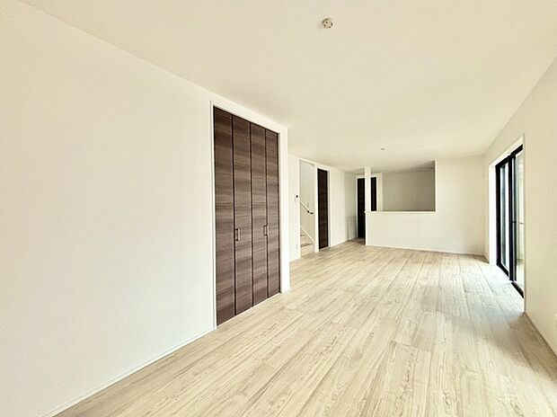 リビングは家具の配置も思いのまま。自由度が高い設計です。