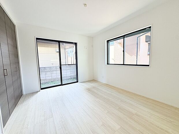 2面採光を確保した明るい室内は、爽やかな風を感じる居心地の良い空間です。