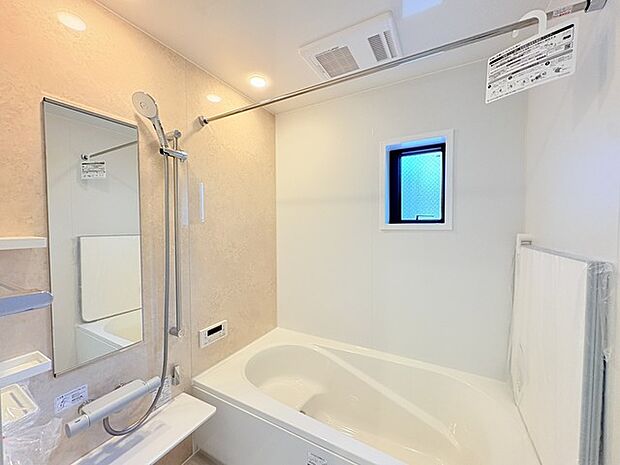 花粉や雨の日、寒い冬の時期に嬉しい浴室乾燥機。換気機能で入浴時に湿気を換気しカビの防止にもなります。