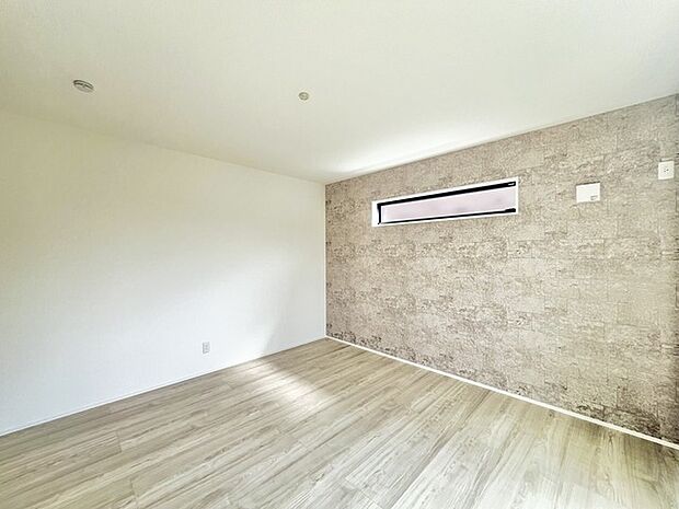 家族団欒のリビング。陽光差し込む食卓には家族の会話とスマイルが溢れます。いつまでもここで食卓を囲みたくなる、そう感じさせてくれるスペース。