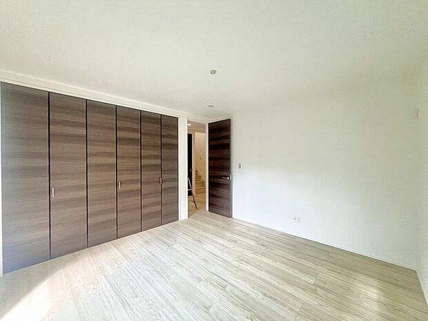 大容量クローゼット付き！家族の成長と共に増える荷物もスッキリ収納。 