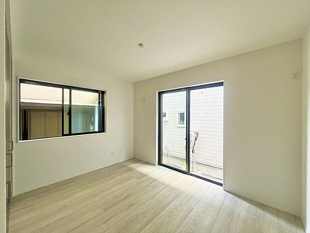 2面採光を確保した明るい室内は、爽やかな風を感じる居心地の良い空間です。 