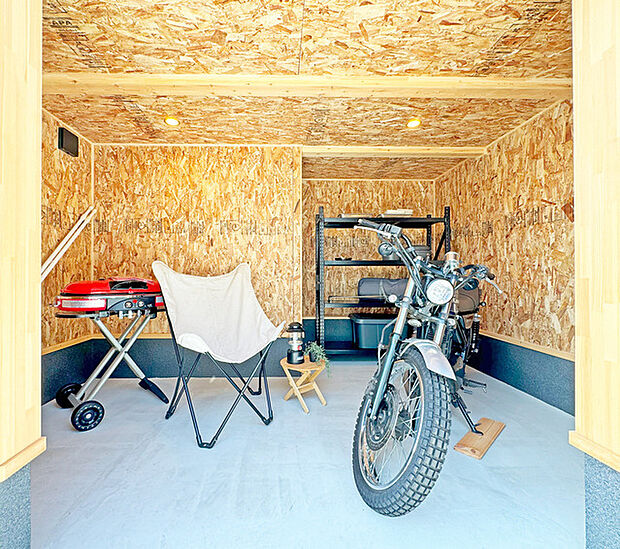 “収納”じゃなく、“基地”。アウトサイドストッカーは、趣味人の秘密部屋。