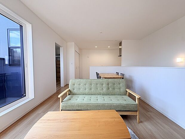 リビングは家具の配置も思いのまま。自由度が高い設計です。