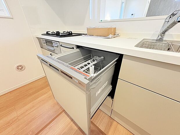 家事時間を短縮できる食洗器付き、毎日の負担を減らしてお料理を楽しめる嬉しい設備です。