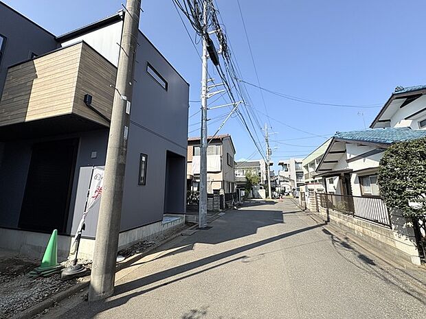 戸建てが立ち並ぶ静かな住宅街。四季折々の移り変わりを感じながら自然と楽しみ、暮らす、そんな毎日を日々の中で感じられる住環境