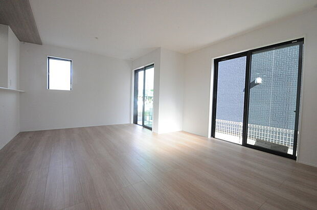 夕食の時間。家族、友人、両親、親戚との会話がより料理を美味しくしてくれる。あっという間に時間が過ぎてしまう居心地の良さは、普段はほっとする空間としてここにあります。 