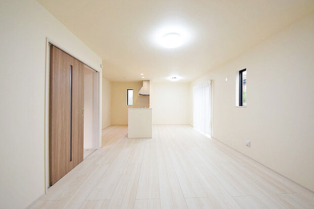 夕食の時間。家族、友人、両親、親戚との会話がより料理を美味しくしてくれる。あっという間に時間が過ぎてしまう居心地の良さは、普段はほっとする空間としてここにあります。