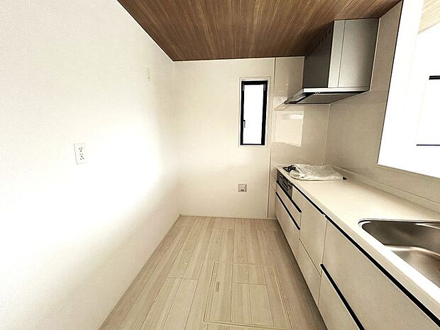 夕食の時間。家族、友人、両親、親戚との会話がより料理を美味しくしてくれる。あっという間に時間が過ぎてしまう居心地の良さは、普段はほっとする空間としてここにあります。 