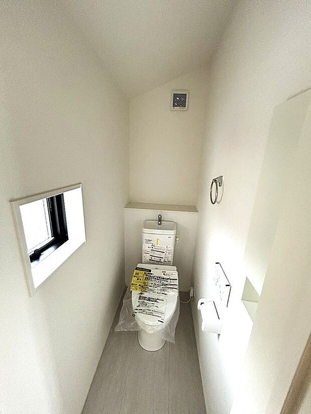 1.2階にそれぞれトレイがございます。朝の混雑時に分散して利用できるほか、ゲスト用としても使い分けることもできます。 