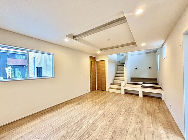 夕食の時間。家族、友人、両親、親戚との会話がより料理を美味しくしてくれる。あっという間に時間が過ぎてしまう居心地の良さは、普段はほっとする空間としてここにあります。