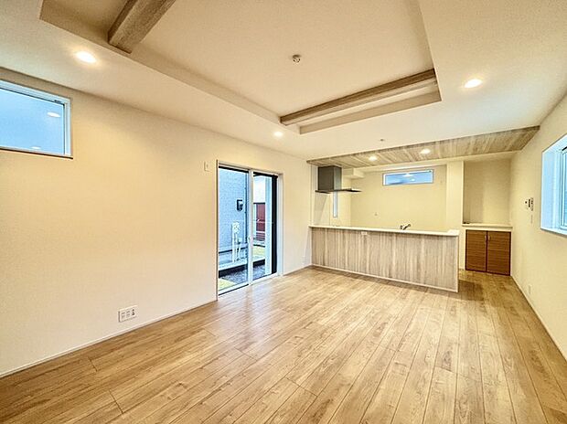 夕食の時間。家族、友人、両親、親戚との会話がより料理を美味しくしてくれる。あっという間に時間が過ぎてしまう居心地の良さは、普段はほっとする空間としてここにあります。