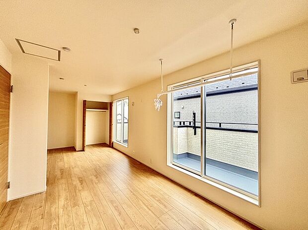 ご家族様の成長に合わせて、仕切りをつけれる洋室です。