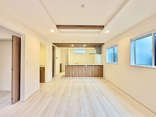 夕食の時間。家族、友人、両親、親戚との会話がより料理を美味しくしてくれる。あっという間に時間が過ぎてしまう居心地の良さは、普段はほっとする空間としてここにあります。