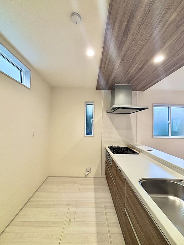 キッチンはオープンカフェスタイルだからリビングとの一体感はバッチリ。毎日のお料理時間も楽しくなりそうです。