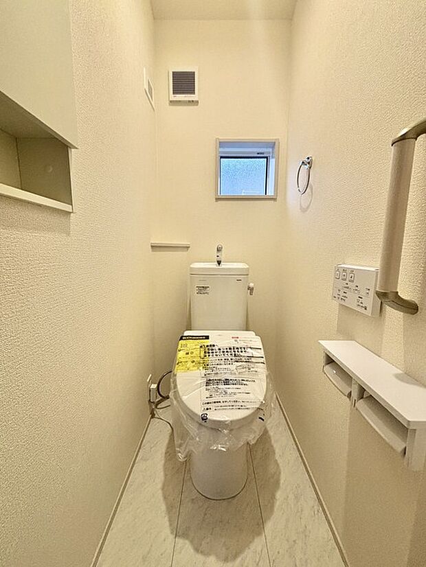 1.2階にそれぞれトレイがございます。朝の混雑時に分散して利用できるほか、ゲスト用としても使い分けることもできます。