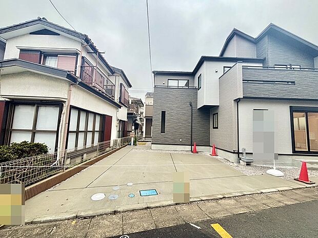 セカンドカーや来客時にも便利なカースペース2台分ございます。