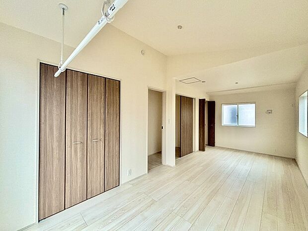 ご家族様の成長に合わせて、仕切りをつけれる洋室です。