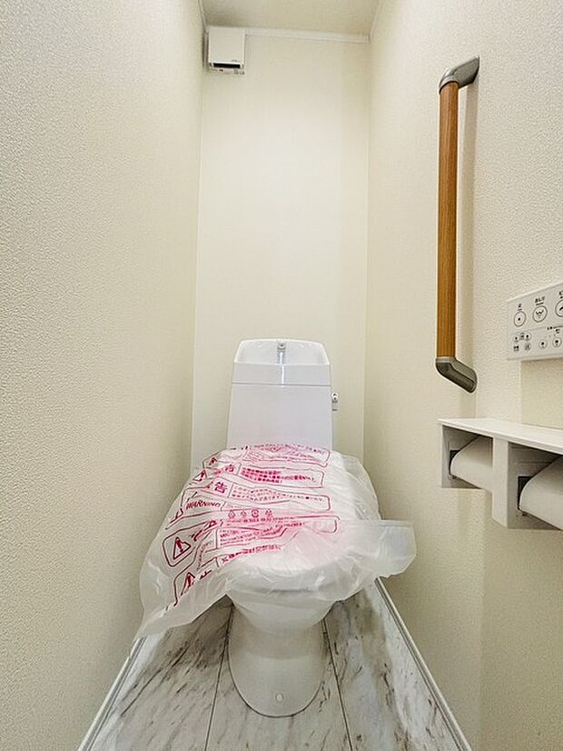 1.2階にそれぞれトレイがございます。朝の混雑時に分散して利用できるほか、ゲスト用としても使い分けることもできます。