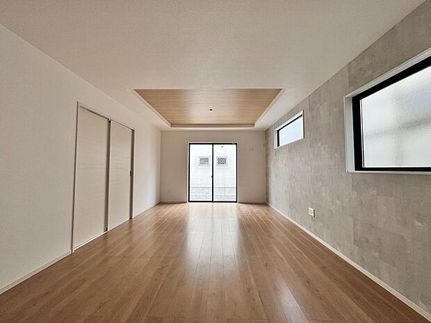 夕食の時間。家族、友人、両親、親戚との会話がより料理を美味しくしてくれる。あっという間に時間が過ぎてしまう居心地の良さは、普段はほっとする空間としてここにあります。 