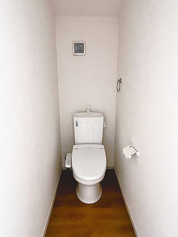 1.2階にそれでもトレイがございます。朝の混雑時に分散して利用できるほか、ゲスト用としても使い分けることもできます。 