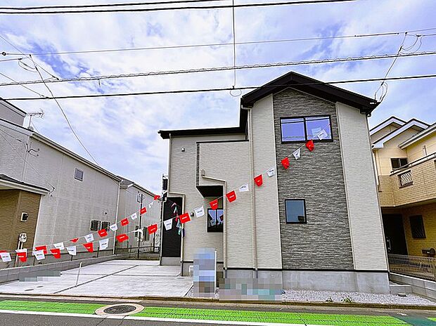 戸建てならではのお庭スペース。BBQやガーデニング、お子様のプールなど、、、、様々な楽しみ方ができるプライベート空間。ご家族皆さままで思いっきりお楽しみください。 