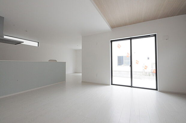 キッチンはオープンカフェスタイルだからリビングとの一体感はバッチリ。毎日のお料理時間も楽しくなりそうです。 