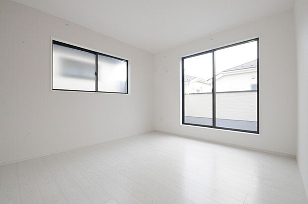 窓から眺める風景は一日の疲れを癒すヒーリングを奏でる、心地の良い時間を演出してくれます。室内も重要ですが、周りの環境もマイホーム選びの大事なポイント 