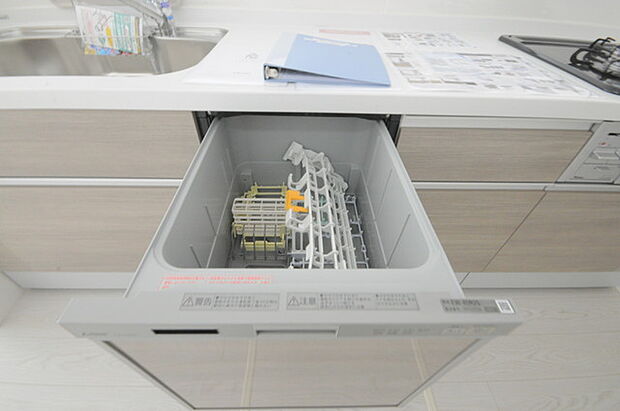 家事時間を短縮できる食洗器付き、毎日の負担を減らしてお料理を楽しめる嬉しい設備です。 