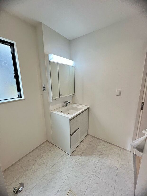 ゆとりの洗面スペースで朝の身支度もスムーズに行えます。 