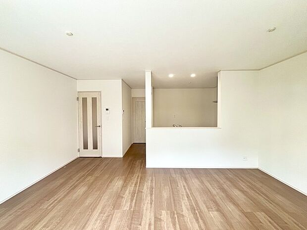 リビングは家具の配置も思いのまま。自由度が高い設計です。 