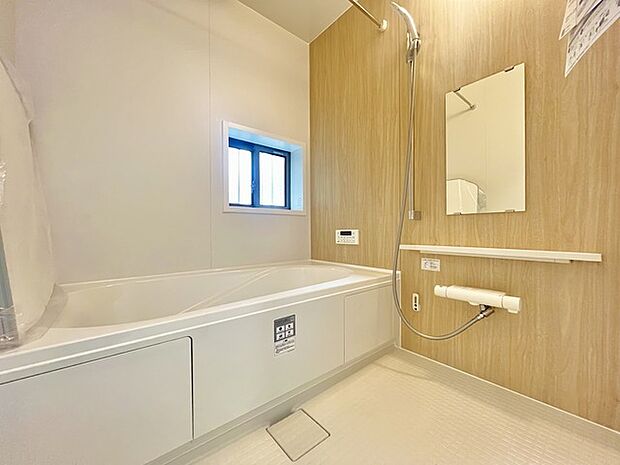 1日の疲れを取るゆとりある浴室です。 