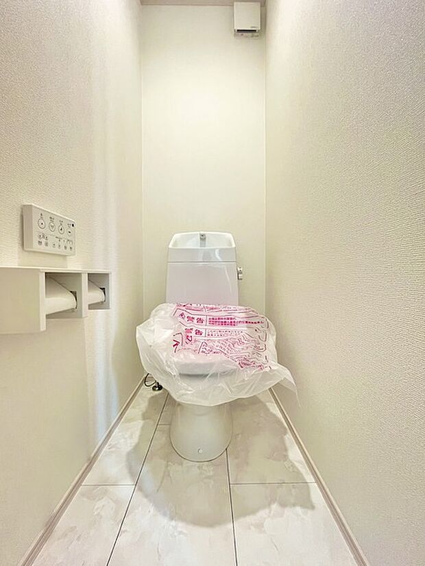 1.2階にそれぞれトレイがございます。朝の混雑時に分散して利用できるほか、ゲスト用としても使い分けることもできます。