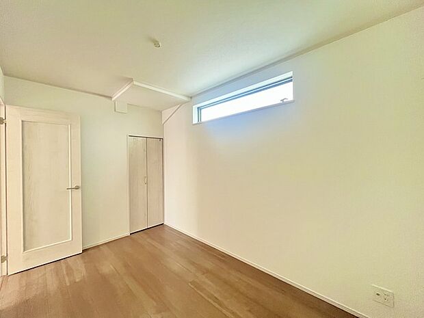 広々収納で、仕事着、普段着をまとめて収納できます。