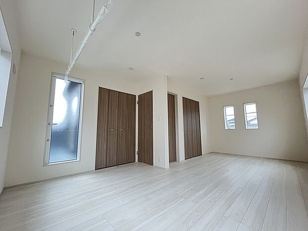 ご家族様の成長に合わせて、仕切りをつけれる洋室です。 