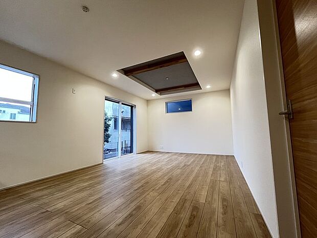 夕食の時間。家族、友人、両親、親戚との会話がより料理を美味しくしてくれる。あっという間に時間が過ぎてしまう居心地の良さは、普段はほっとする空間としてここにあります。 