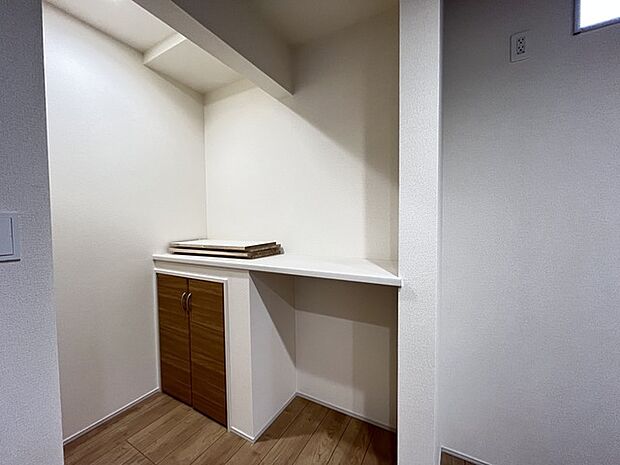 キッチン横の収納とカウンターは使い道色々