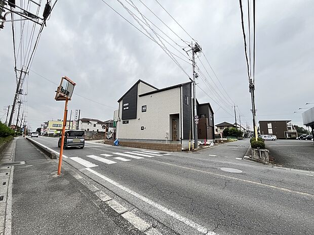 五感で感じる、現地でしかわからない事も沢山ございます。周辺環境なども一緒にご案内いたしますのでお気軽にお問合せください。  