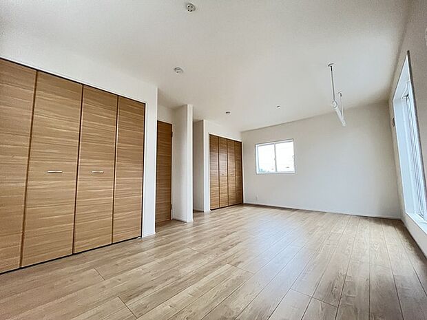 ご家族様の成長に合わせて、仕切りをつけれる洋室です。 