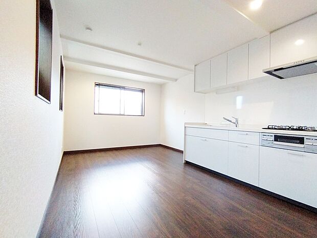 夕食の時間。家族、友人、両親、親戚との会話がより料理を美味しくしてくれる。あっという間に時間が過ぎてしまう居心地の良さは、普段はほっとする空間としてここにあります。