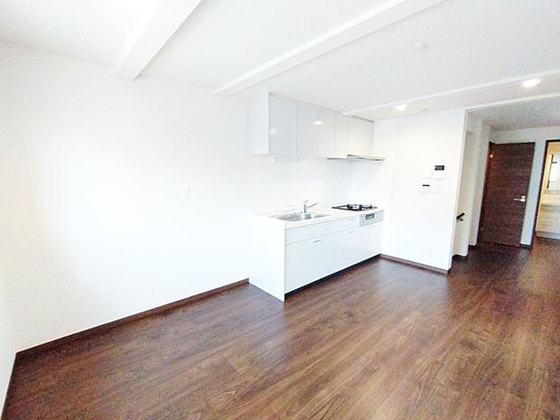 家族が一番集まる場所だから広々としつつも素敵な空間であって欲しい。皆がくつろぐリビングからキッチンまでが一つに繋がる空間。