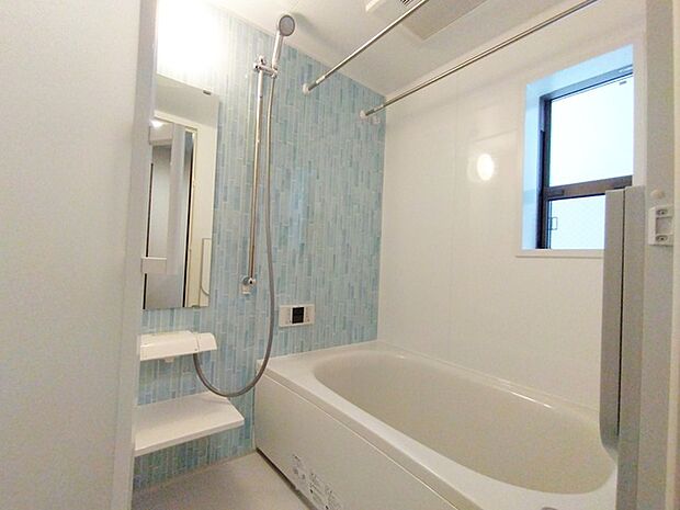 1日の疲れを取るゆとりある浴室です。 