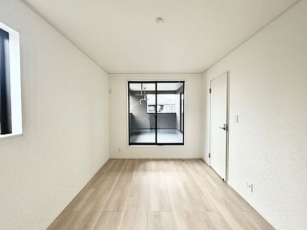 2面採光を確保した明るい室内は、爽やかな風を感じる居心地の良い空間です。