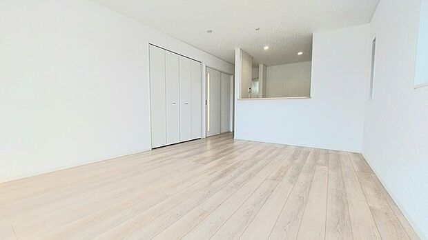 家族が一番集まる場所だから広々としつつも素敵な空間であって欲しい。皆がくつろぐリビングからキッチンまでが一つに繋がる空間。 