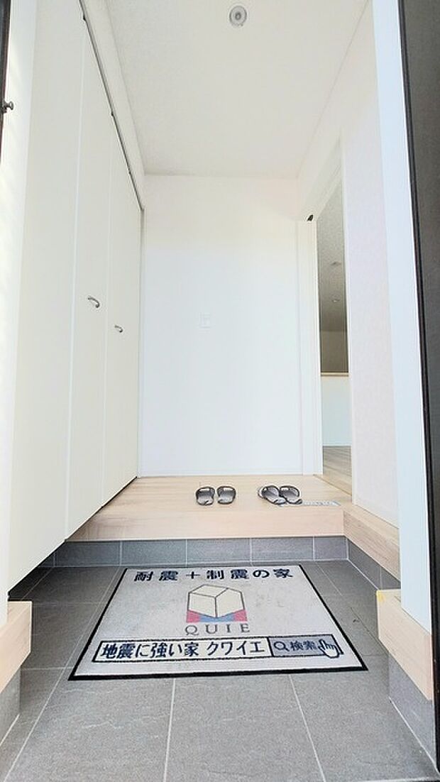 お客様をお迎えする玄関、お家の出入りもスムーズに行えます。 