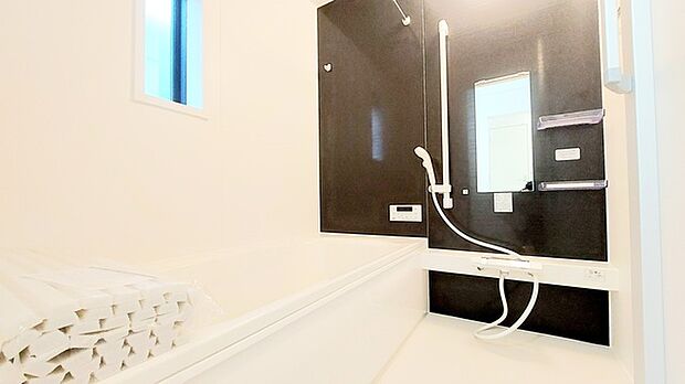 花粉や雨の日、寒い冬の時期に嬉しい浴室乾燥機。換気機能で入浴時に湿気を換気しカビの防止にもなります。  