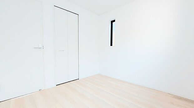 衣類の整理整頓に嬉しいクローゼット付きのお部屋。お子様のお部屋としても便利です。 