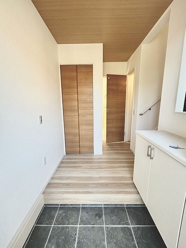 お客様をお迎えする玄関、お家の出入りもスムーズに行えます。 