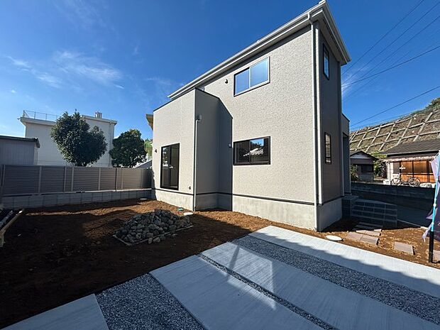 窓から眺める風景は一日の疲れを癒すヒーリングを奏でる、心地の良い時間を演出してくれます。室内も重要ですが、周りの環境もマイホーム選びの大事なポイント 