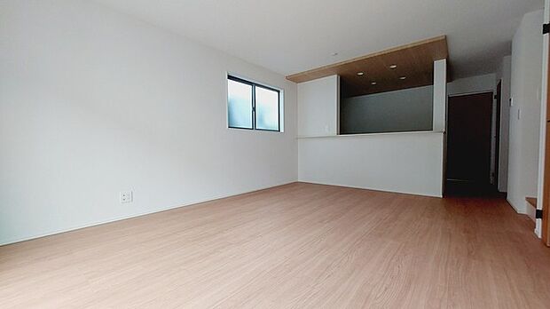 リビングは家具の配置も思いのまま。自由度が高い設計です。